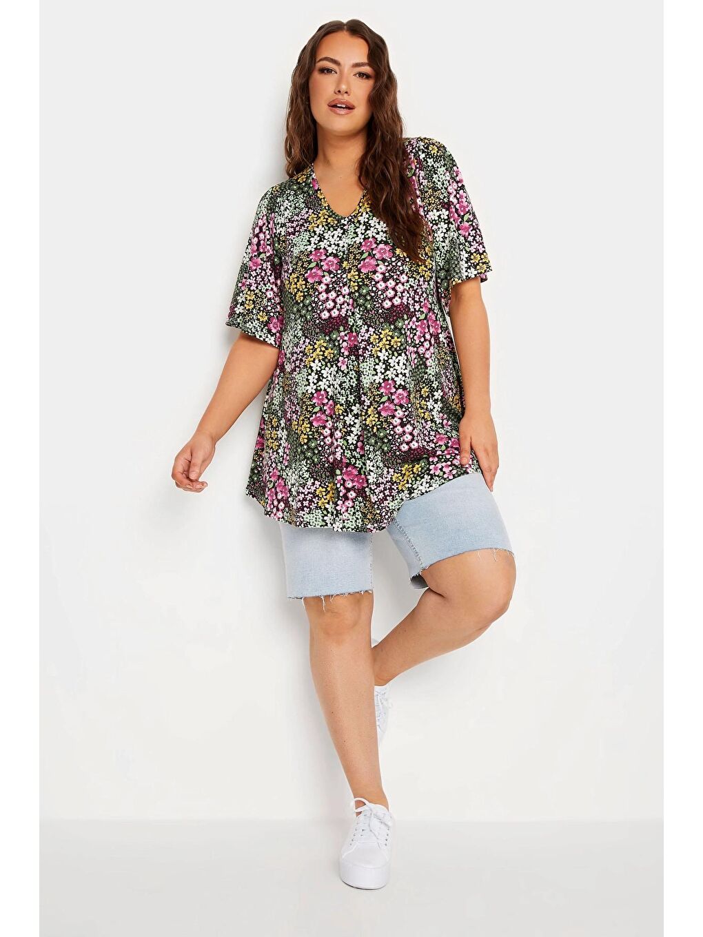 Siyah Büyük Beden V Yaka Desenli Asimetrik Kesim Elastanlı Bluz 302239-1