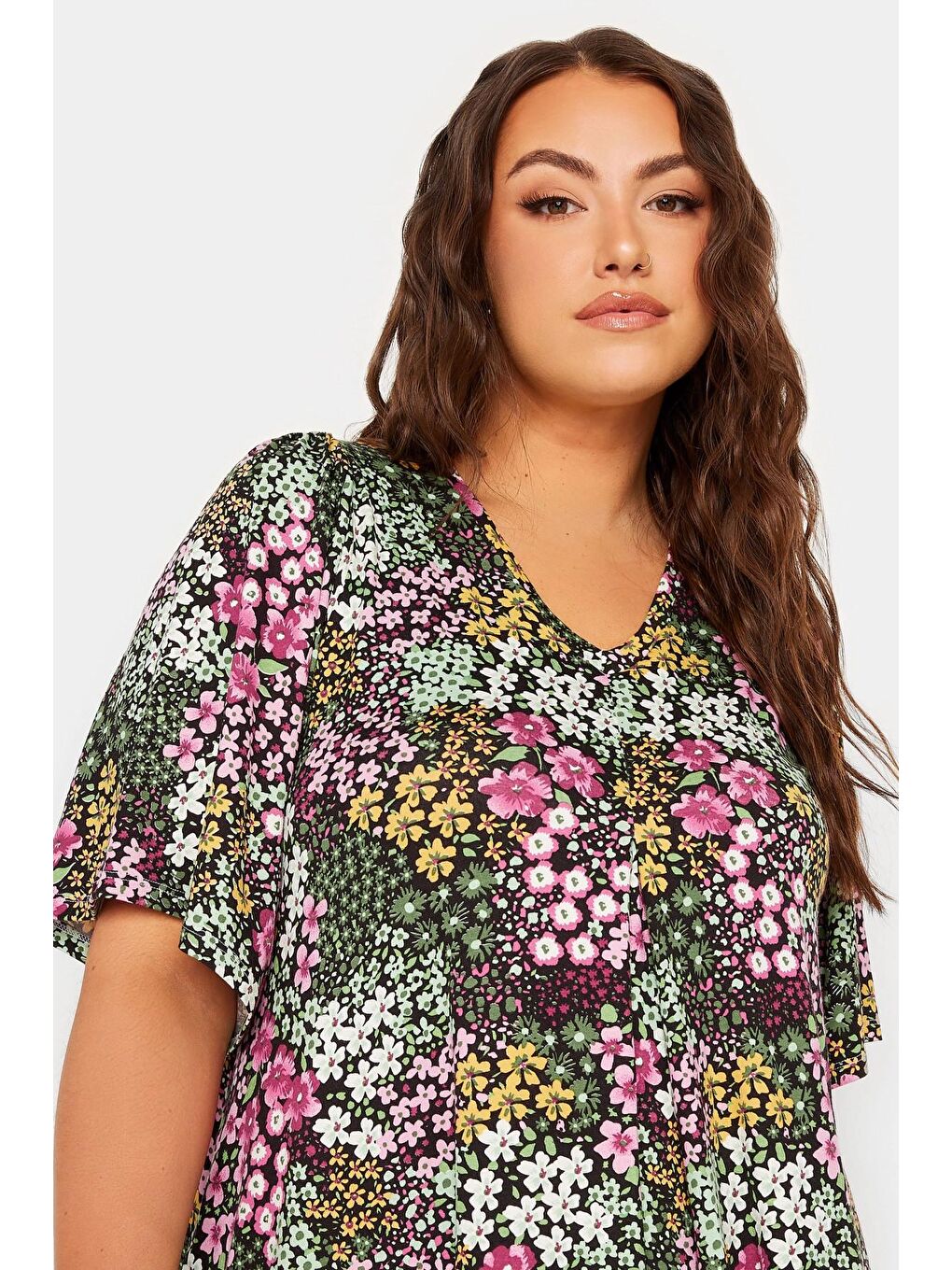 Siyah Büyük Beden V Yaka Desenli Asimetrik Kesim Elastanlı Bluz 302239-3