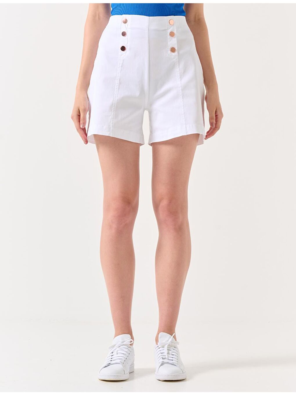 Beyaz Dar Kesim Yüksek Bel Gabardin Şort-3