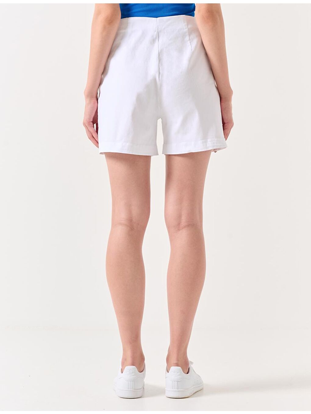 Beyaz Dar Kesim Yüksek Bel Gabardin Şort-4