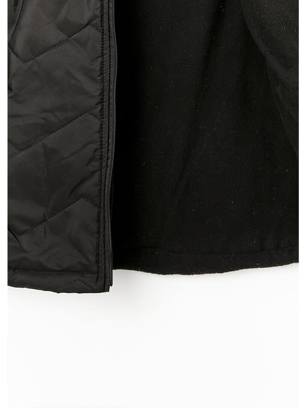 Siyah Kapüşonlu Erkek Çocuk Şişme Kaban-3