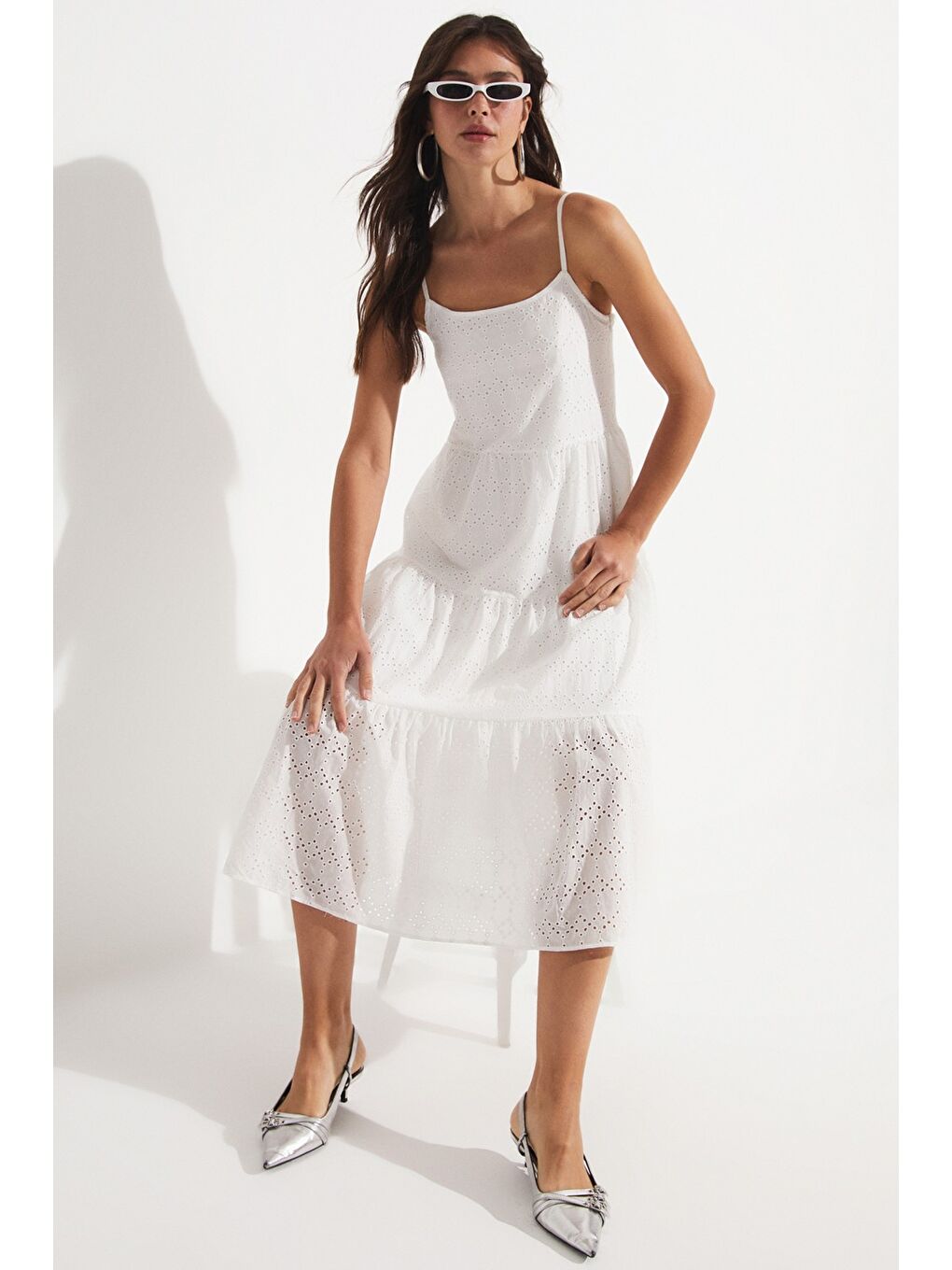 Beyaz Brode Detaylı Maxi Elbise-4