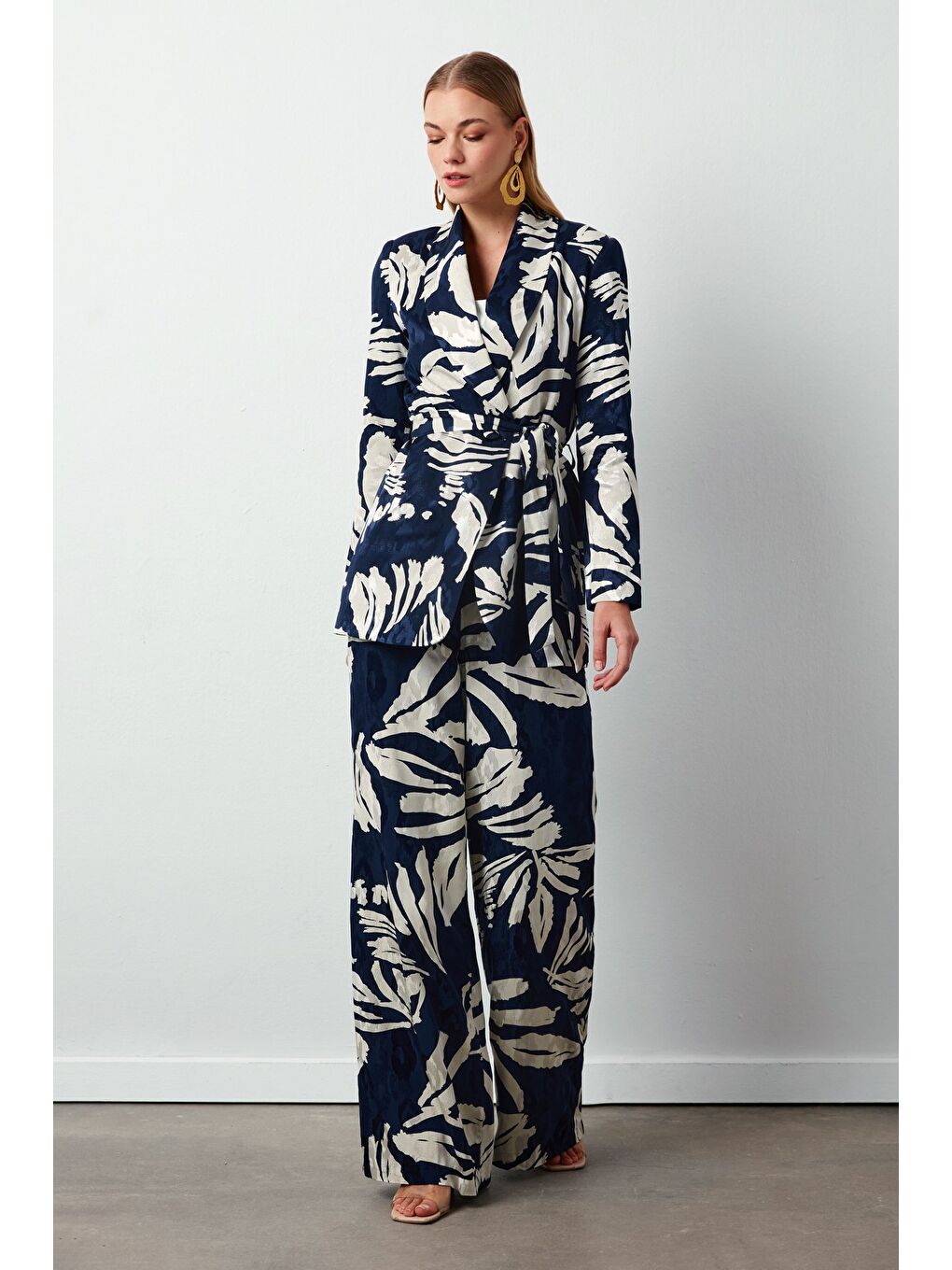 Çiçek Desenli Saten Pantolon - Lacivert-1