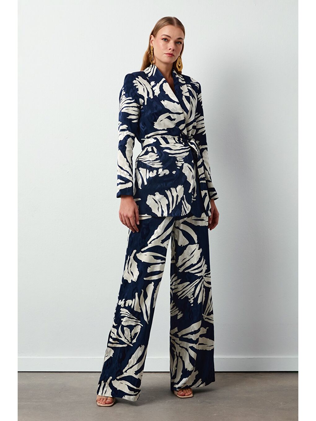 Çiçek Desenli Saten Pantolon - Lacivert-2