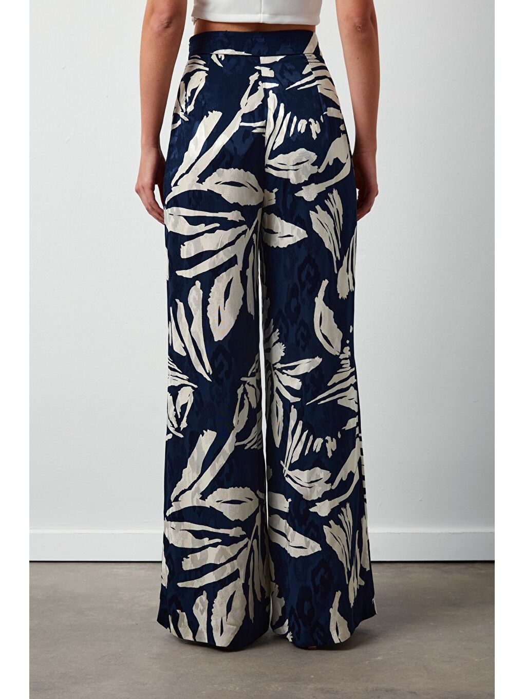 Çiçek Desenli Saten Pantolon - Lacivert-6