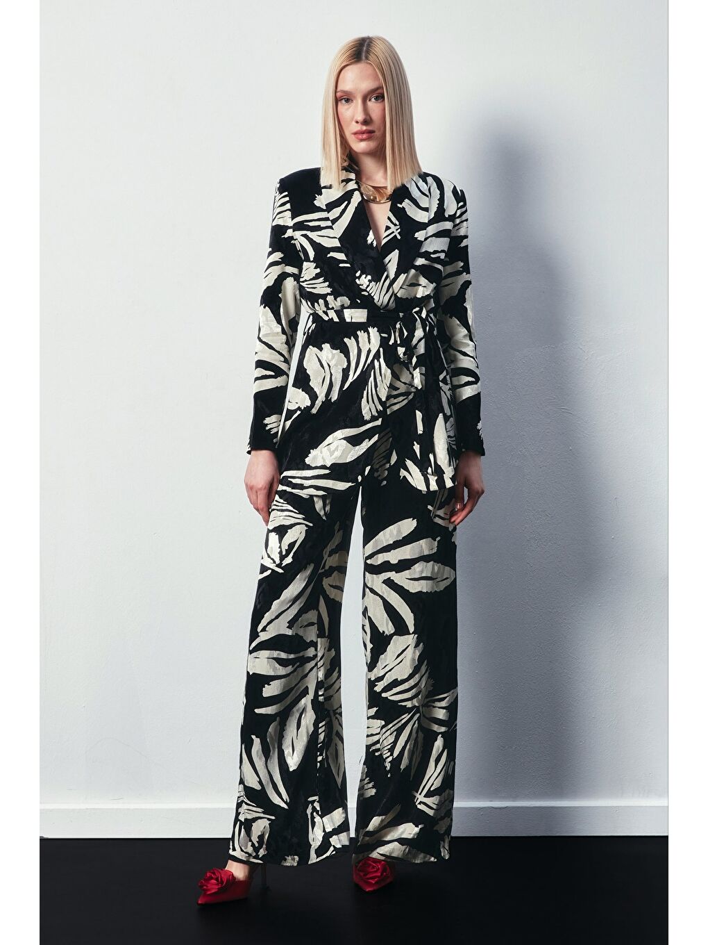 Çiçek Desenli Saten Pantolon - Siyah-1