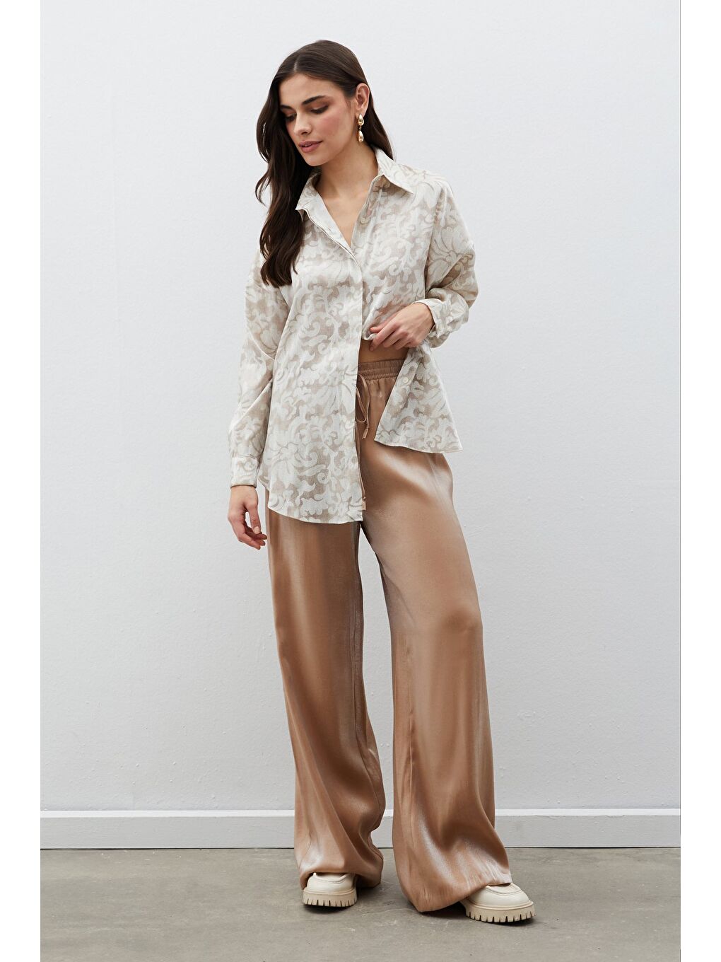 Kahverengi Bel Lastikli Parlak Pantolon - Camel-1