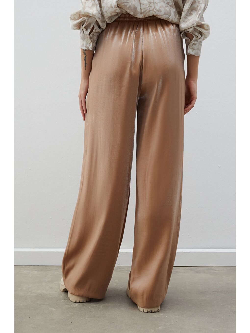 Kahverengi Bel Lastikli Parlak Pantolon - Camel-5