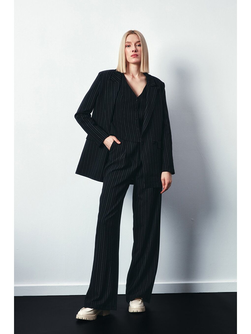 Bol Paça Çizgili Pantolon - Siyah