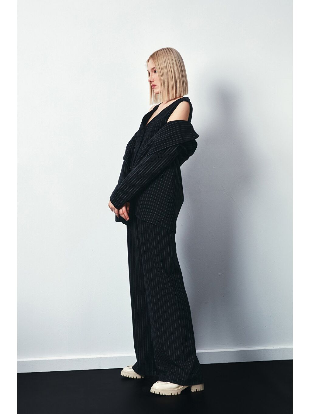 Bol Paça Çizgili Pantolon - Siyah-2