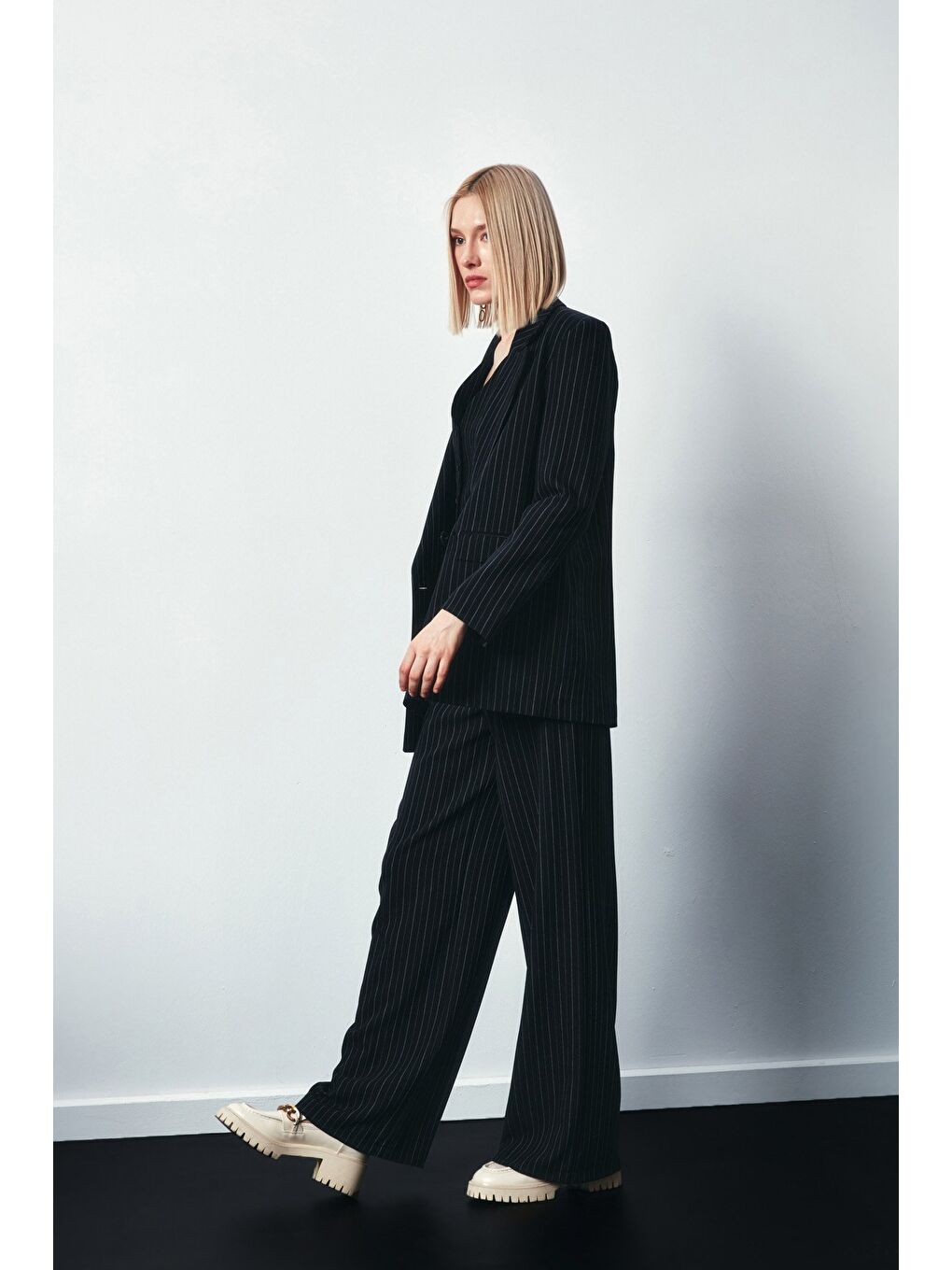 Bol Paça Çizgili Pantolon - Siyah-4