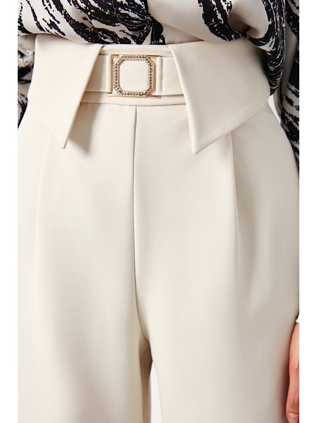 Bej Bel Detaylı Geniş Paça Pantolon - Taş-2