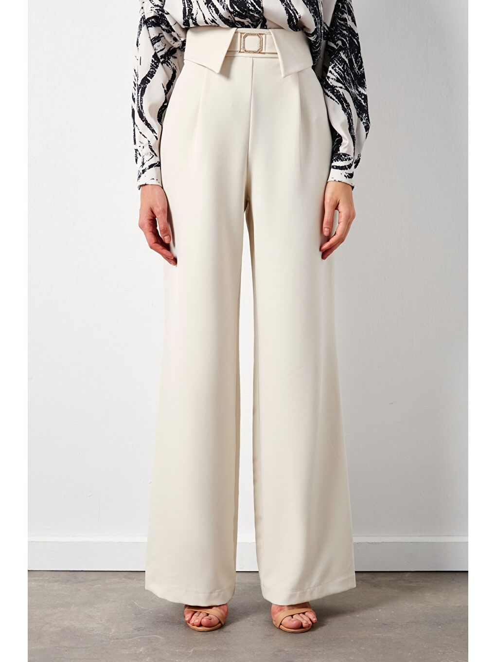 Bej Bel Detaylı Geniş Paça Pantolon - Taş-3