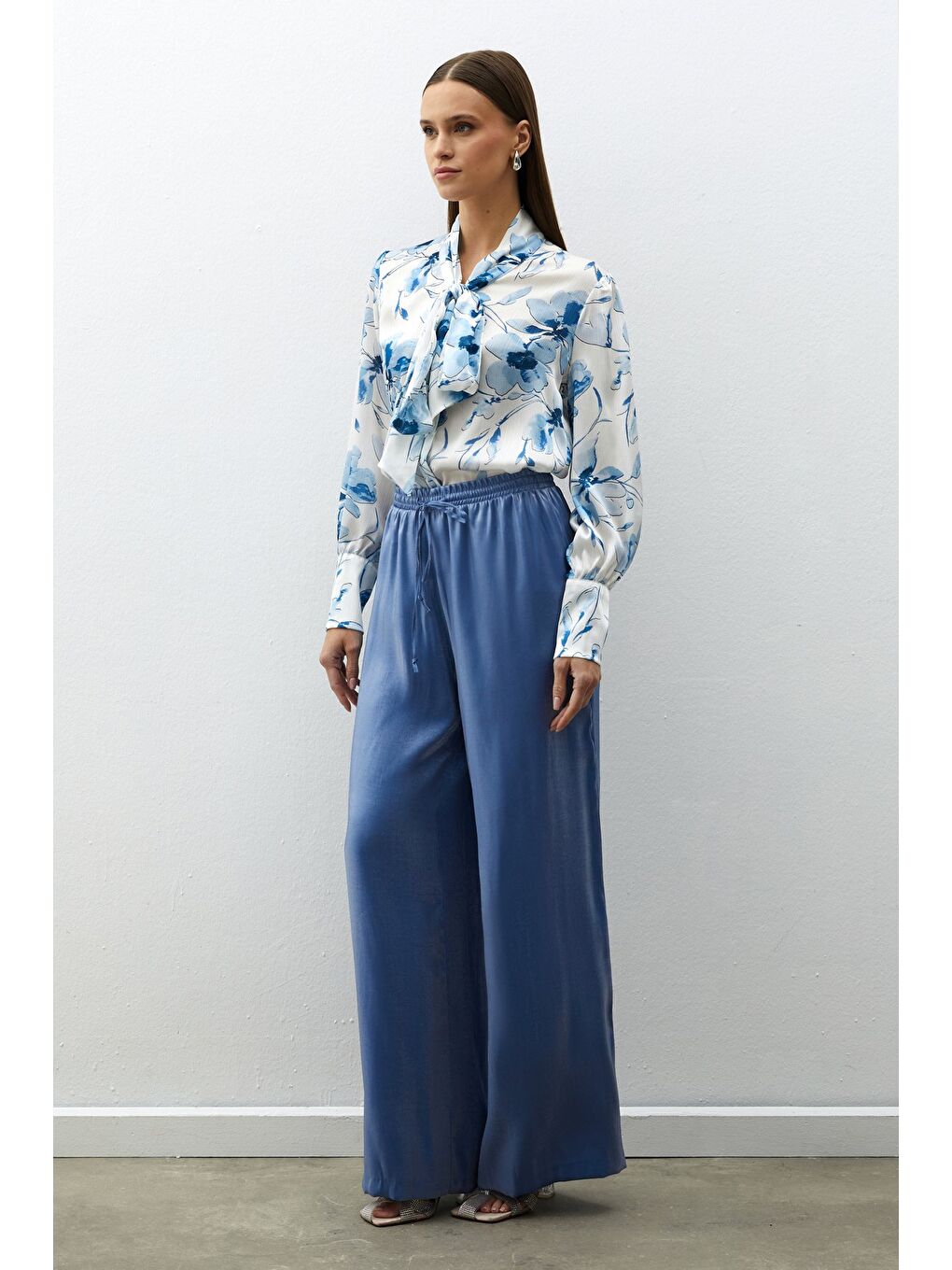 Bel Lastikli Parlak Pantolon - Mavi-1