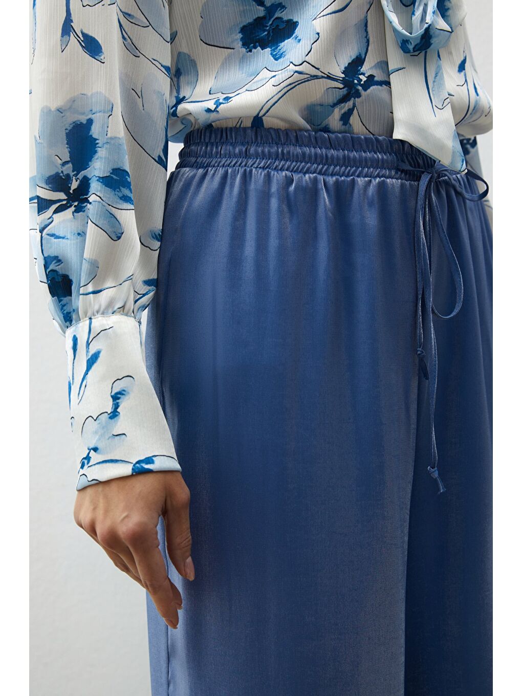 Bel Lastikli Parlak Pantolon - Mavi-3