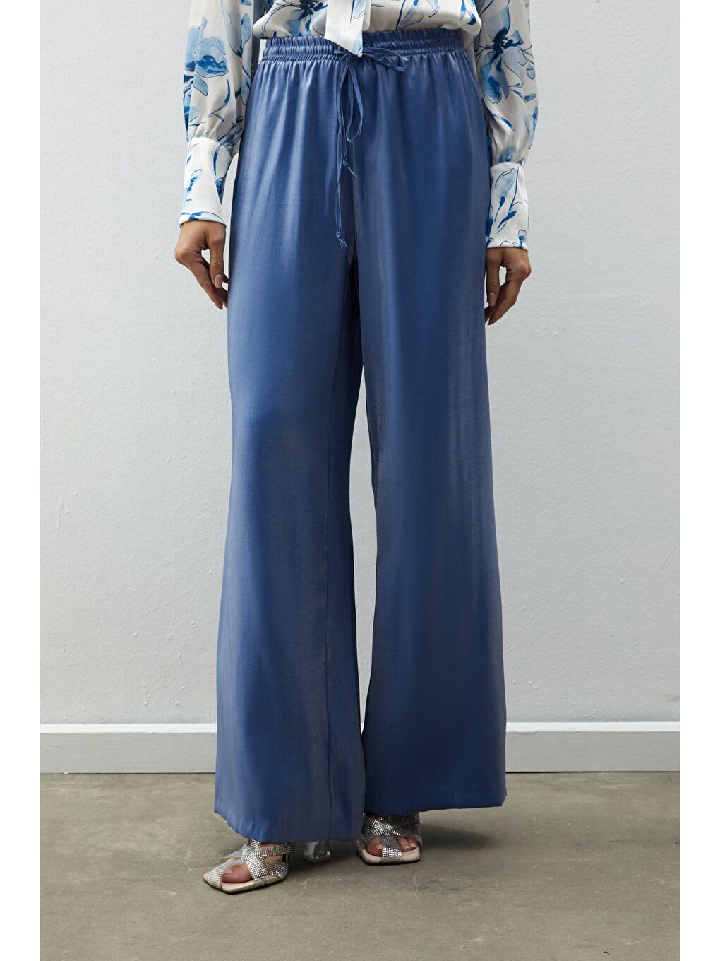 Bel Lastikli Parlak Pantolon - Mavi-4