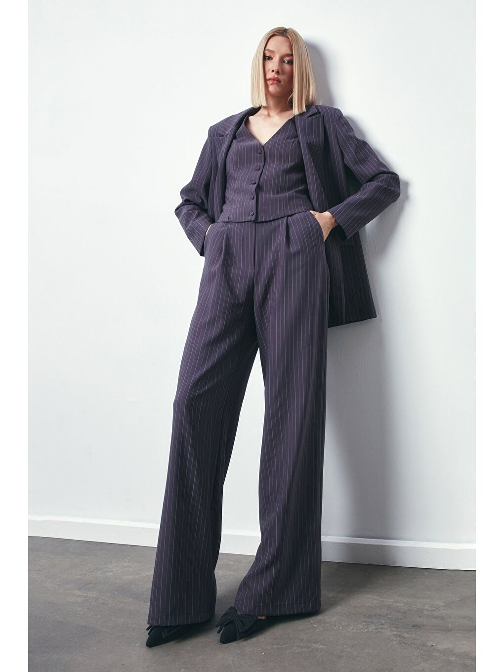 Bol Paça Çizgili Pantolon - Gri-3