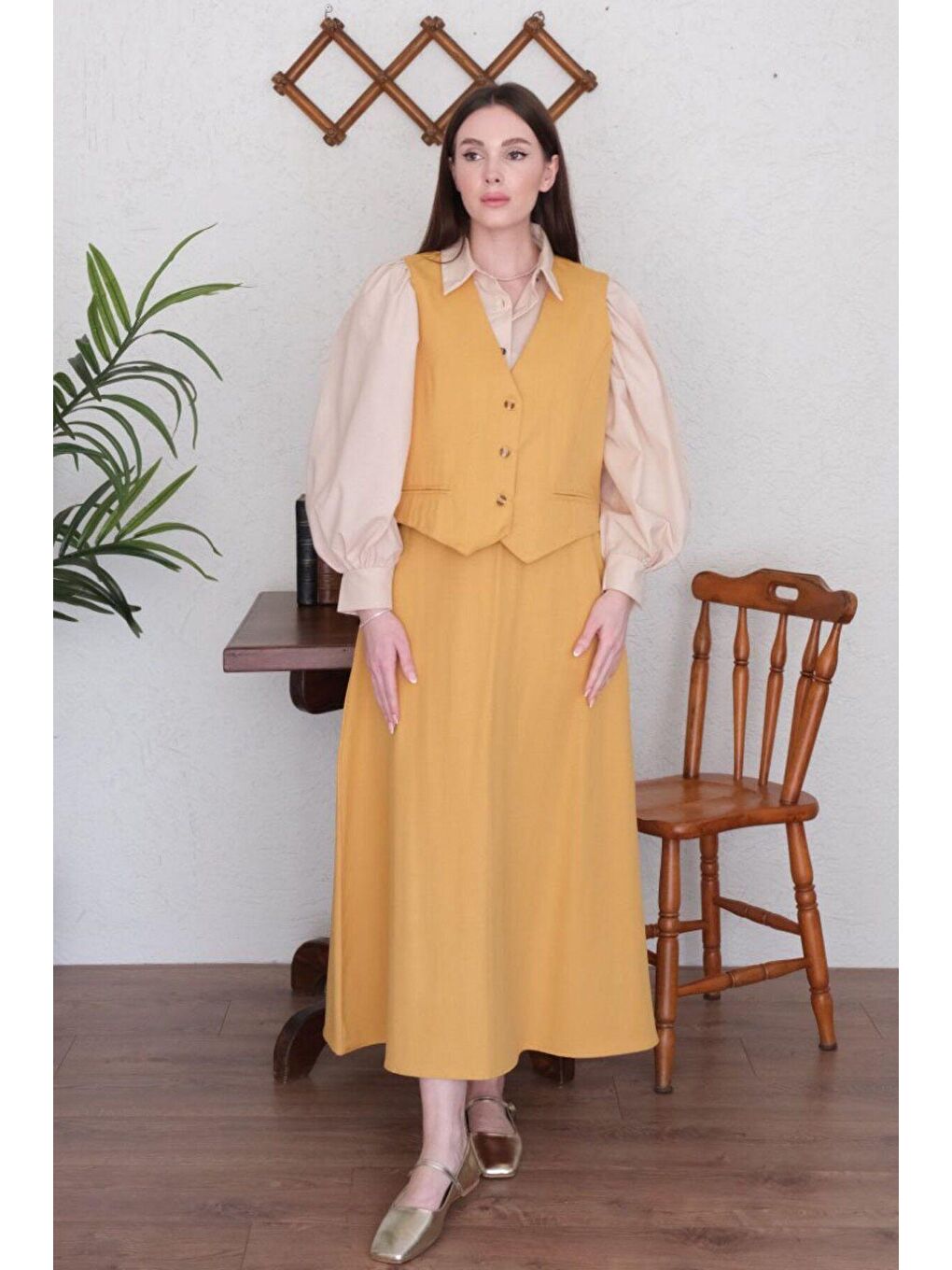 Kahverengi Camel Keten Görünümlü Yelek & Etek Takım