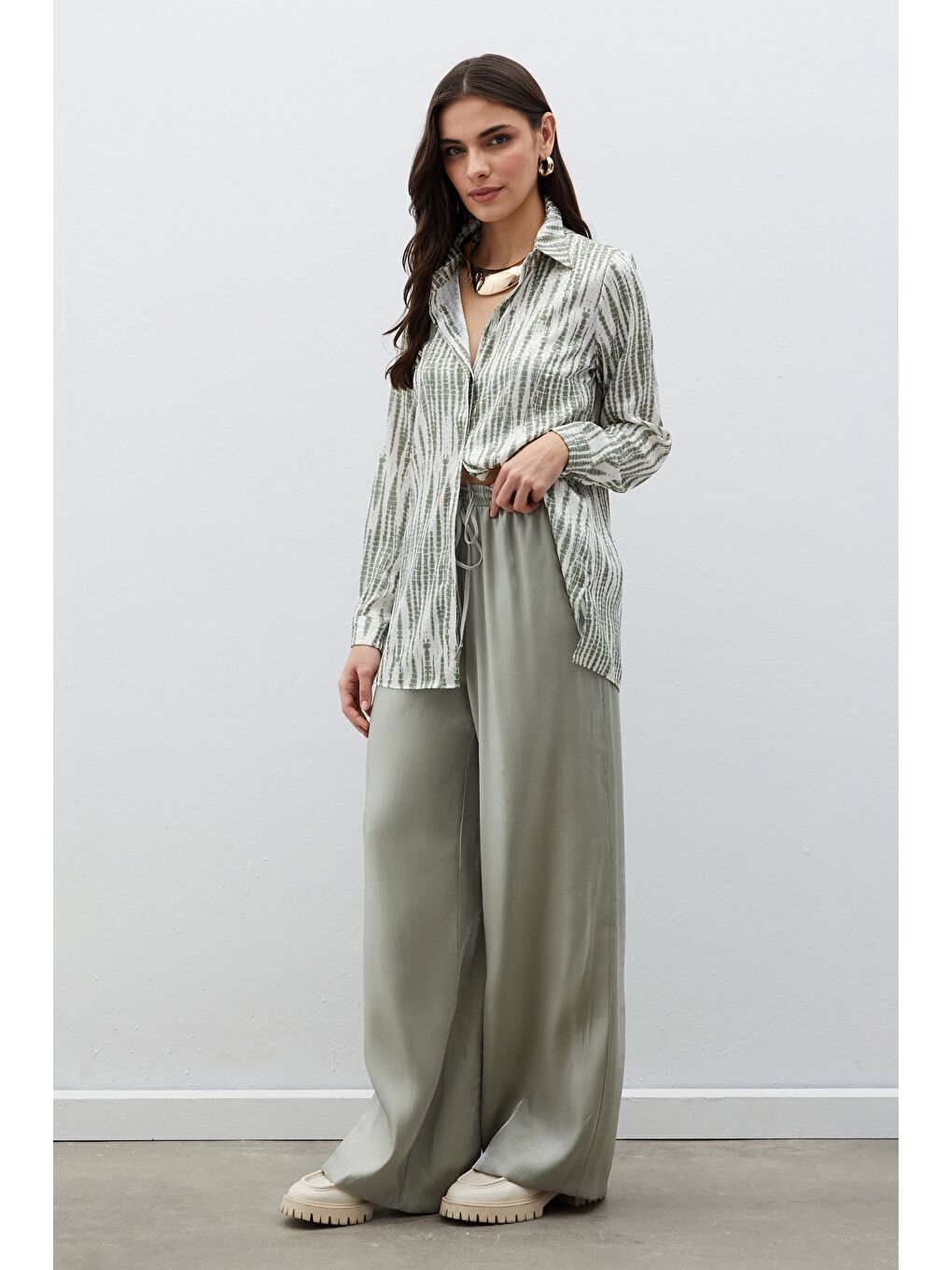 Bel Lastikli Parlak Pantolon - Çağla Yeşili-1