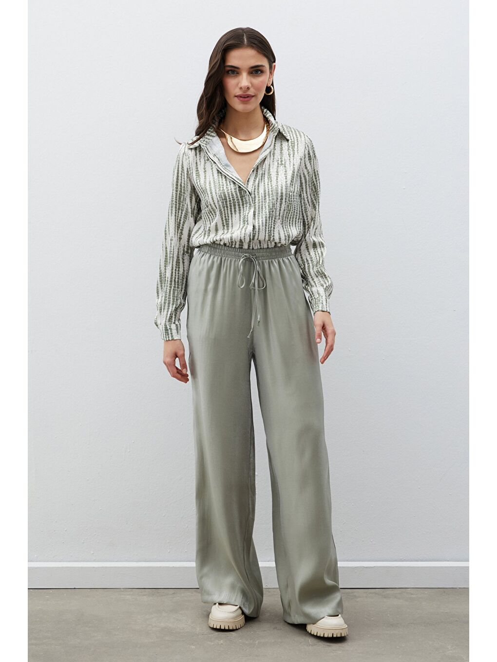 Bel Lastikli Parlak Pantolon - Çağla Yeşili-2