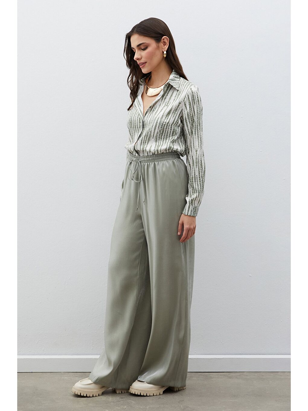 Bel Lastikli Parlak Pantolon - Çağla Yeşili-3