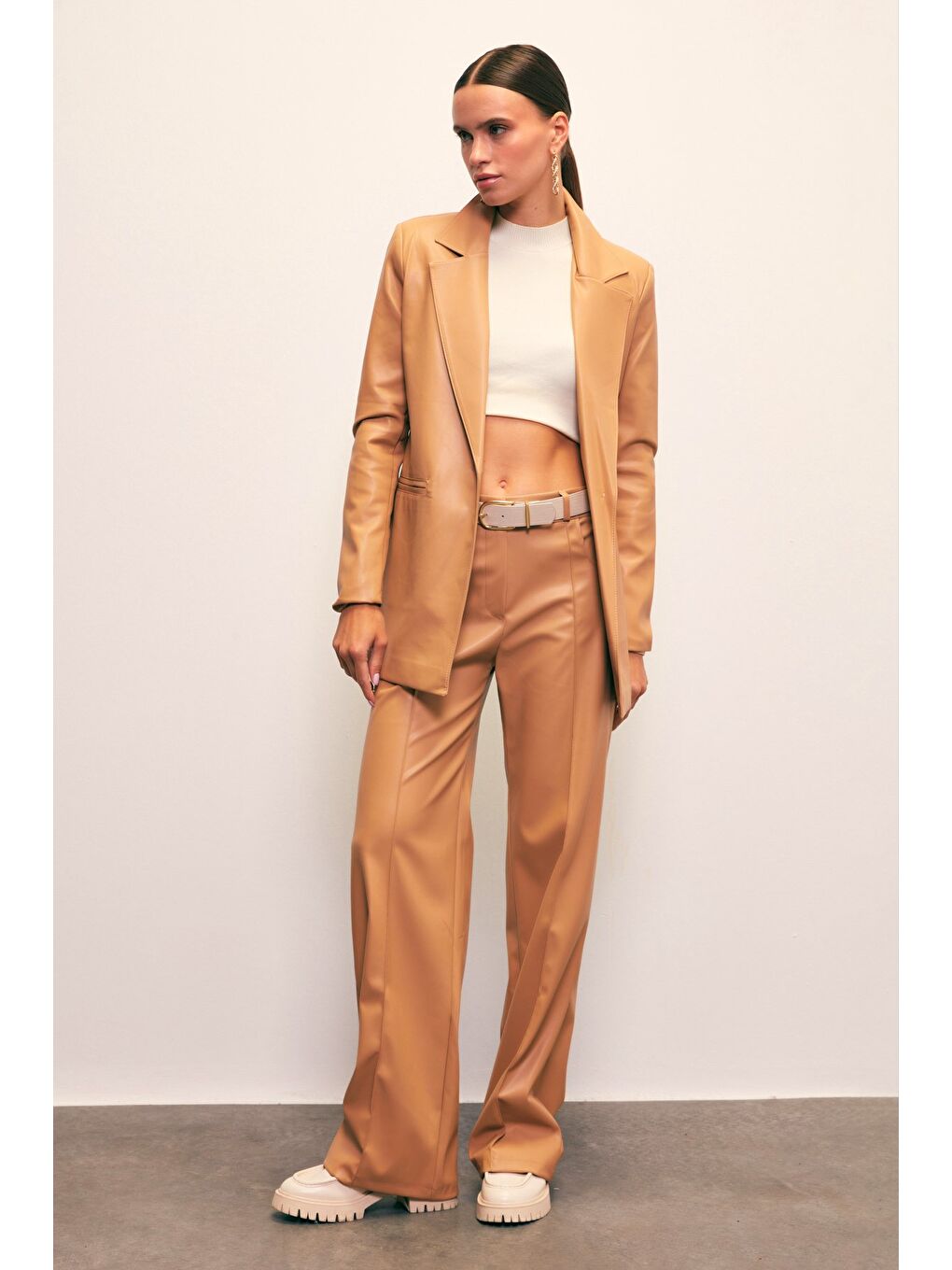 Kahverengi Nervür Detaylı Deri Pantolon - Fındık-3