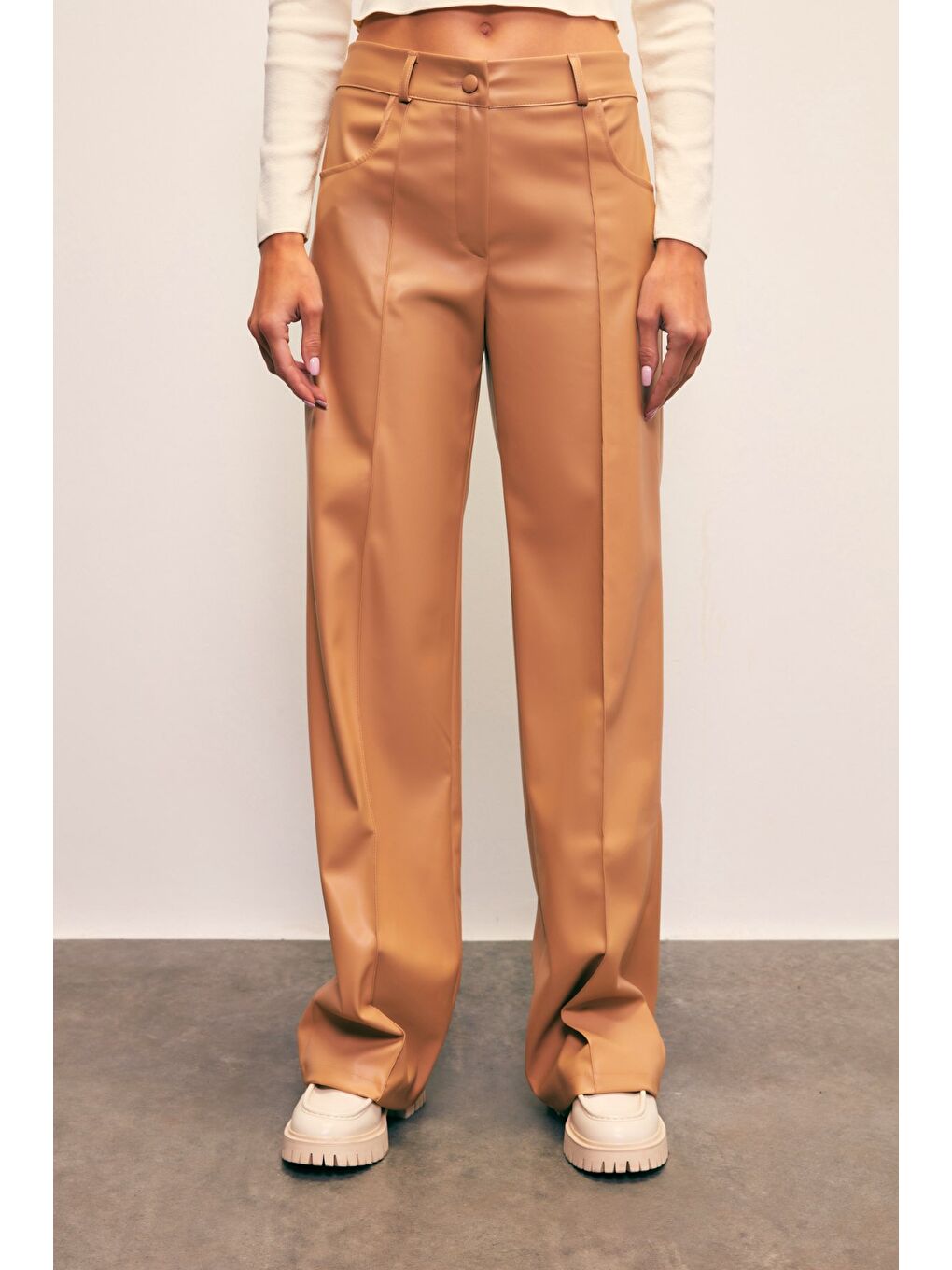 Kahverengi Nervür Detaylı Deri Pantolon - Fındık-6