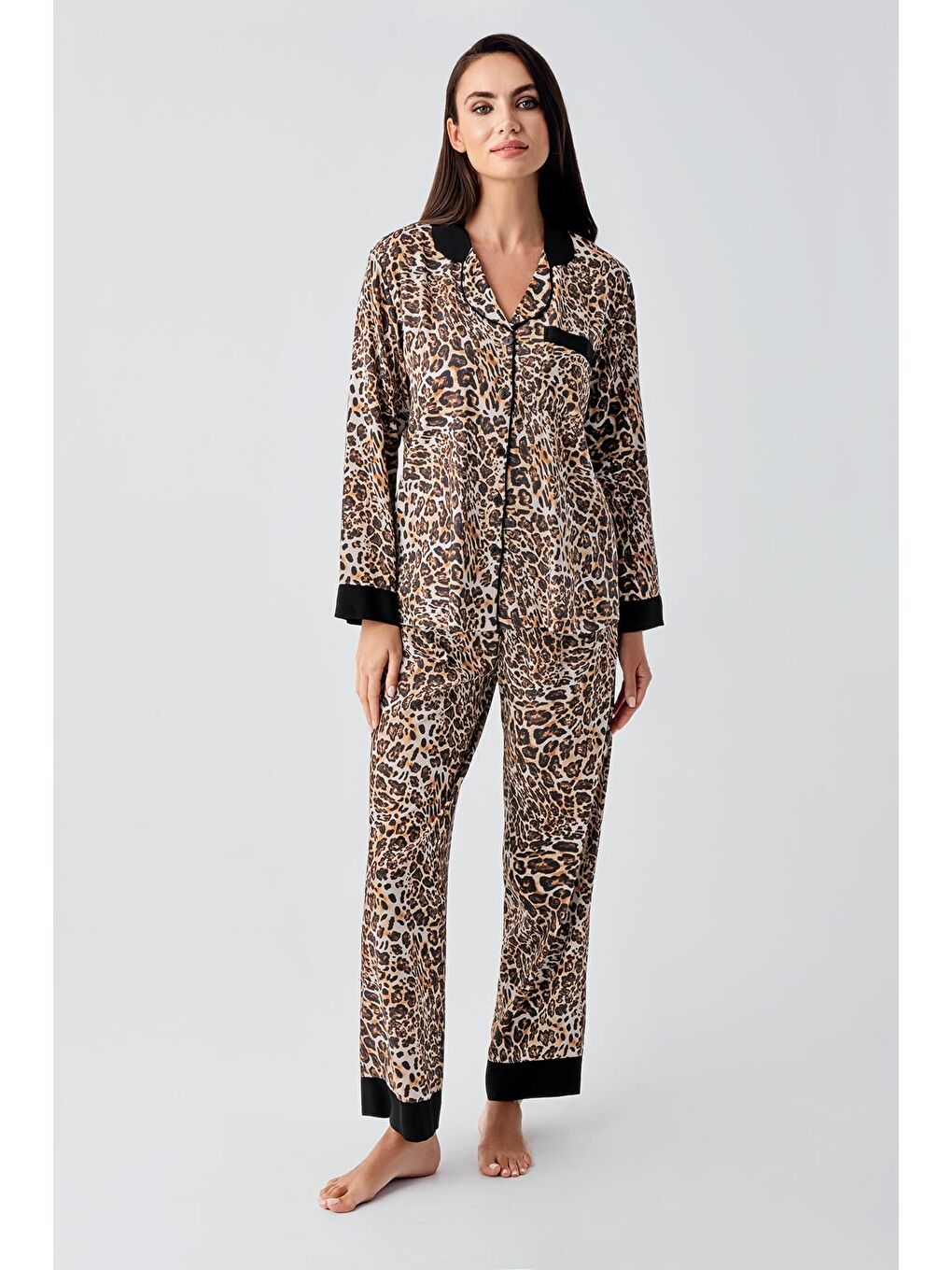 Renksiz Uzun Kollu Düğmeli Leopar Desenli Esnek Pijama Takım 22107
