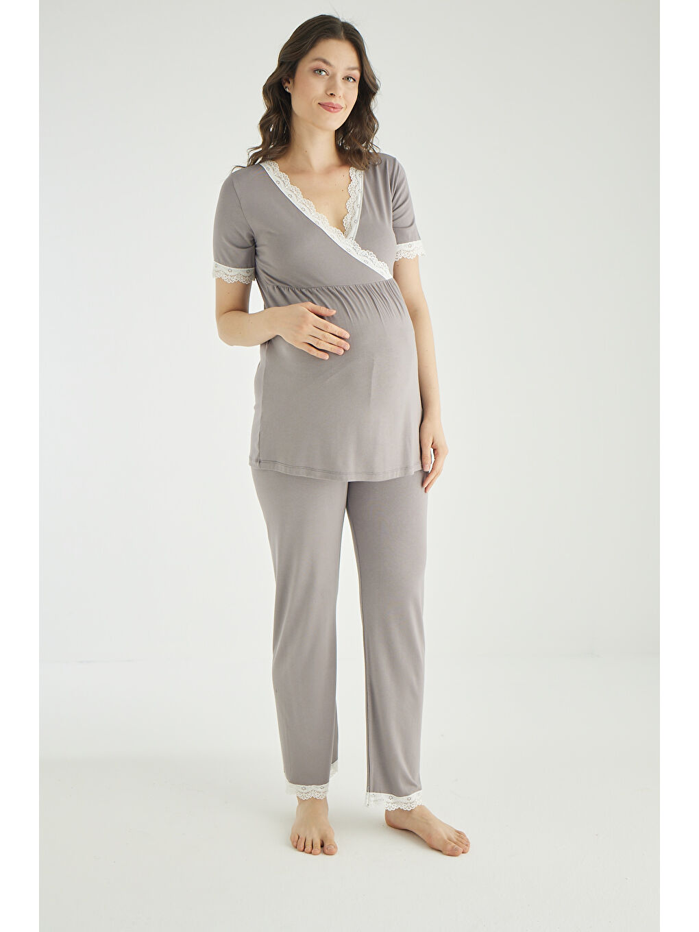 Gri Füme Emzirmeye Uygun Kısa Kol Lohusa Ve Hamile Pijama Takımı