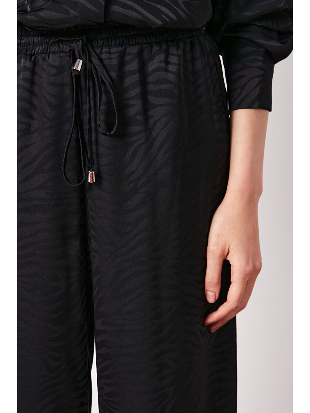 Zebra Desenli Salaş Pantolon - Siyah-3