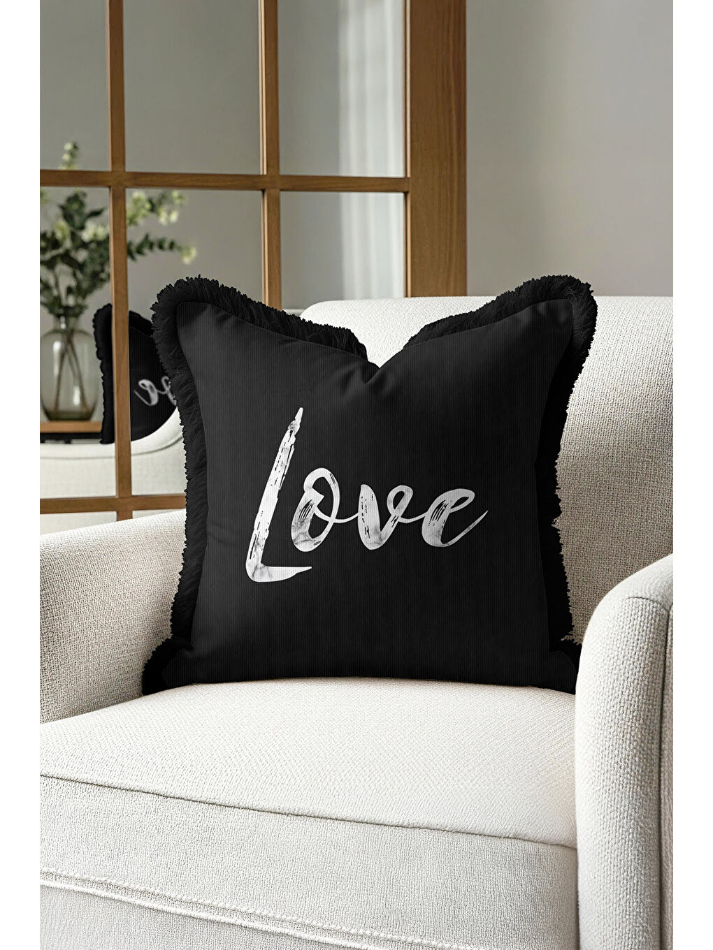 Karışık Love Yazılı Saçaklı Yastık Kılıfı - Modern Siyah Beyaz Romantik Püsküllü Kırlent Kılıfı-1