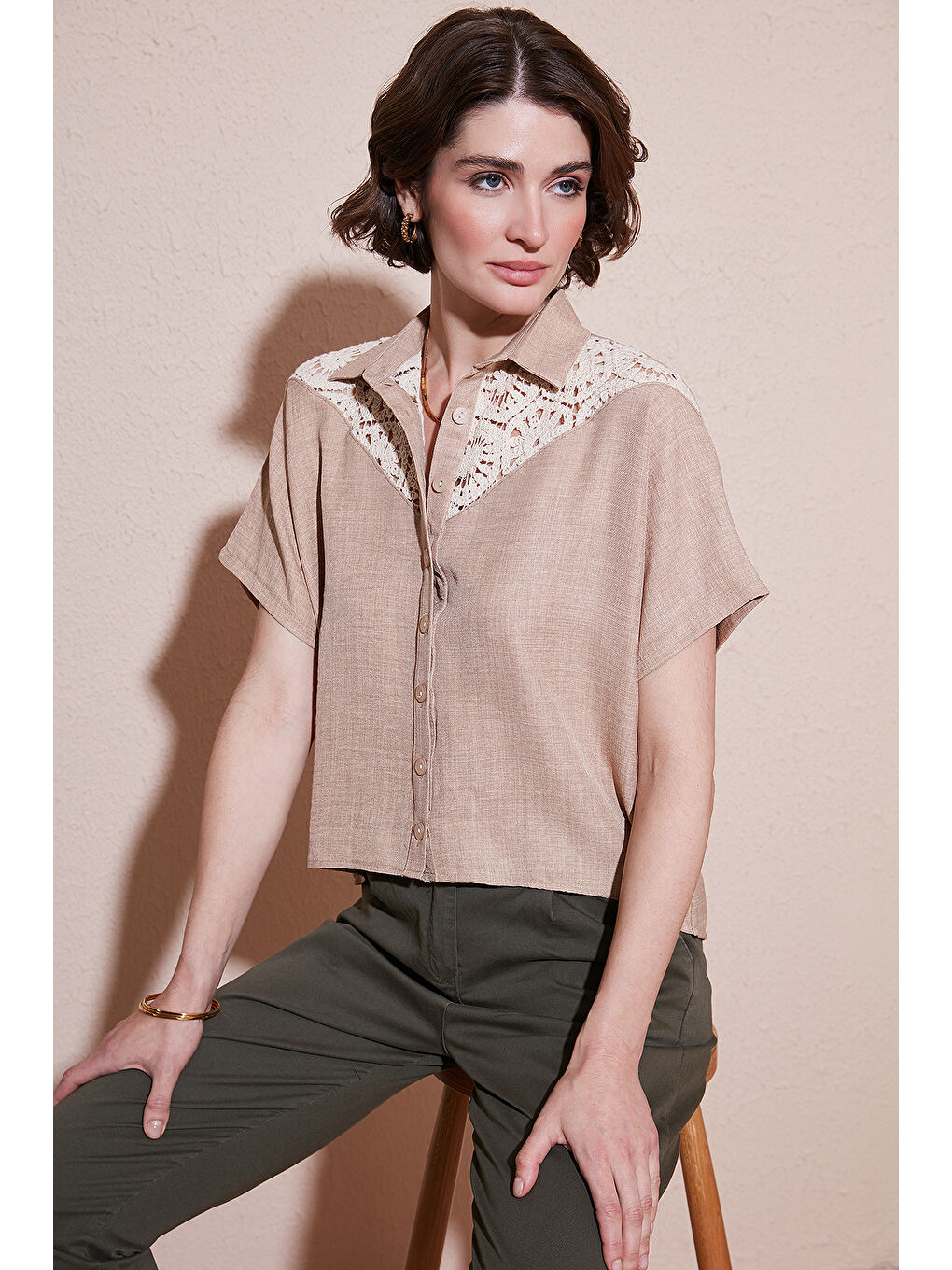 Bej Dantelli Relaxed Fit Kısa Kollu Kadın Gömlek 5865764