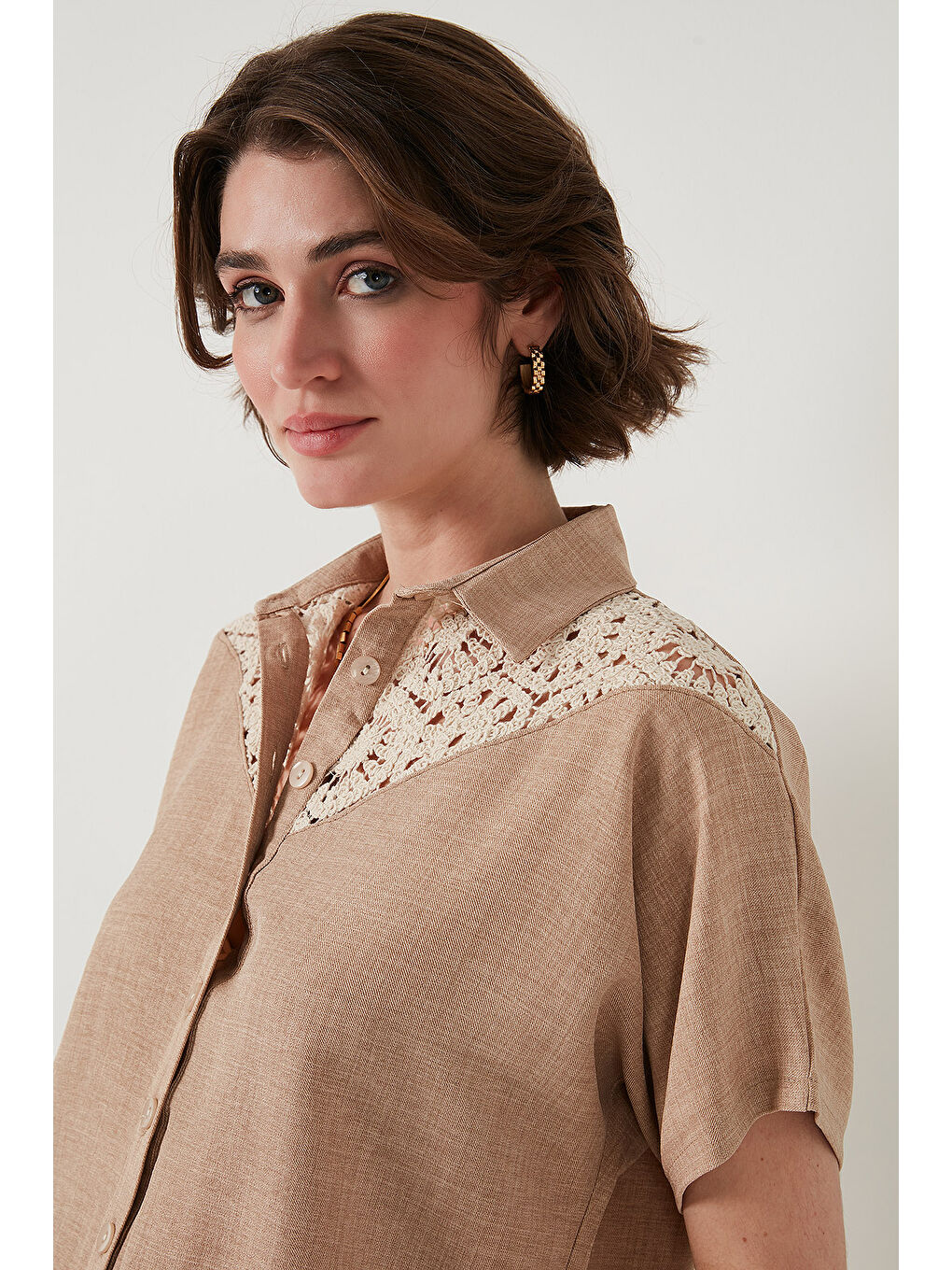 Bej Dantelli Relaxed Fit Kısa Kollu Kadın Gömlek 5865764-3