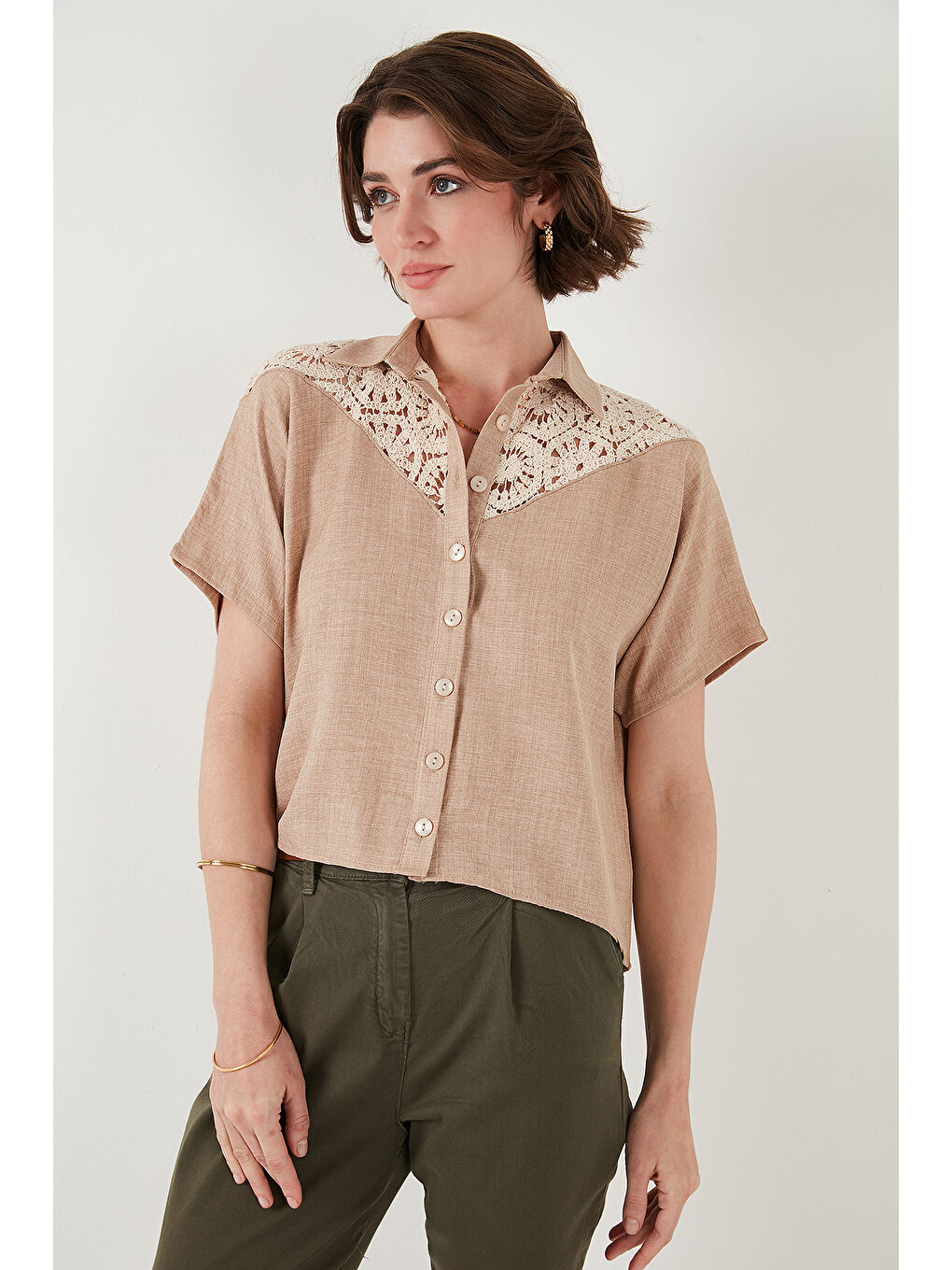 Bej Dantelli Relaxed Fit Kısa Kollu Kadın Gömlek 5865764-4