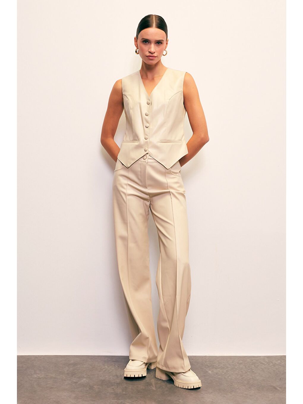 Bej Nervür Detaylı Deri Pantolon - Taş-1