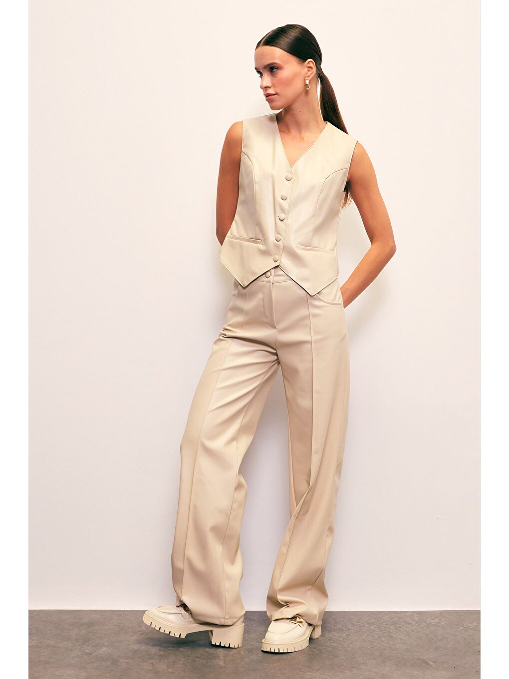 Bej Nervür Detaylı Deri Pantolon - Taş-2