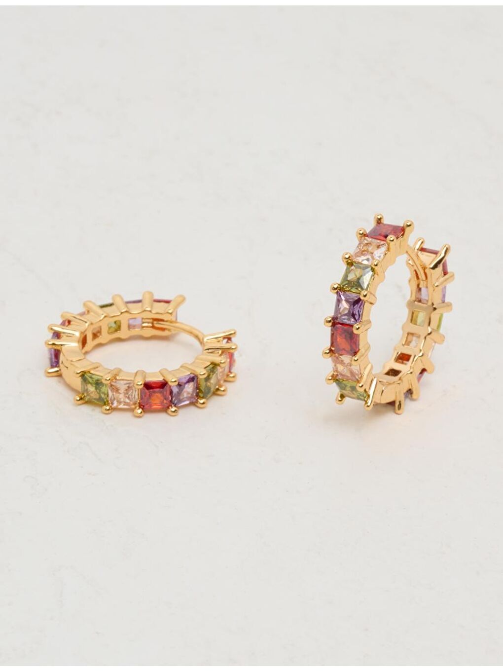 Karışık Parlak Taşlı Küpe