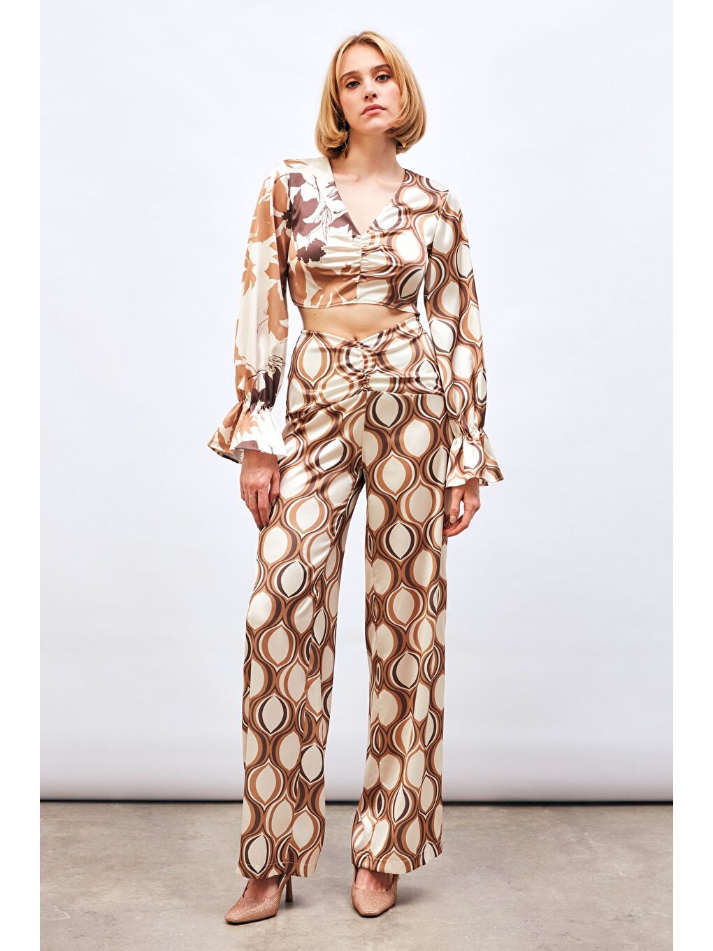 Kahverengi Ön Büzgülü Desenli Salaş Pantolon - Camel-1