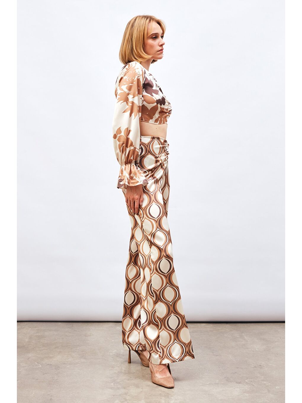 Kahverengi Ön Büzgülü Desenli Salaş Pantolon - Camel-2