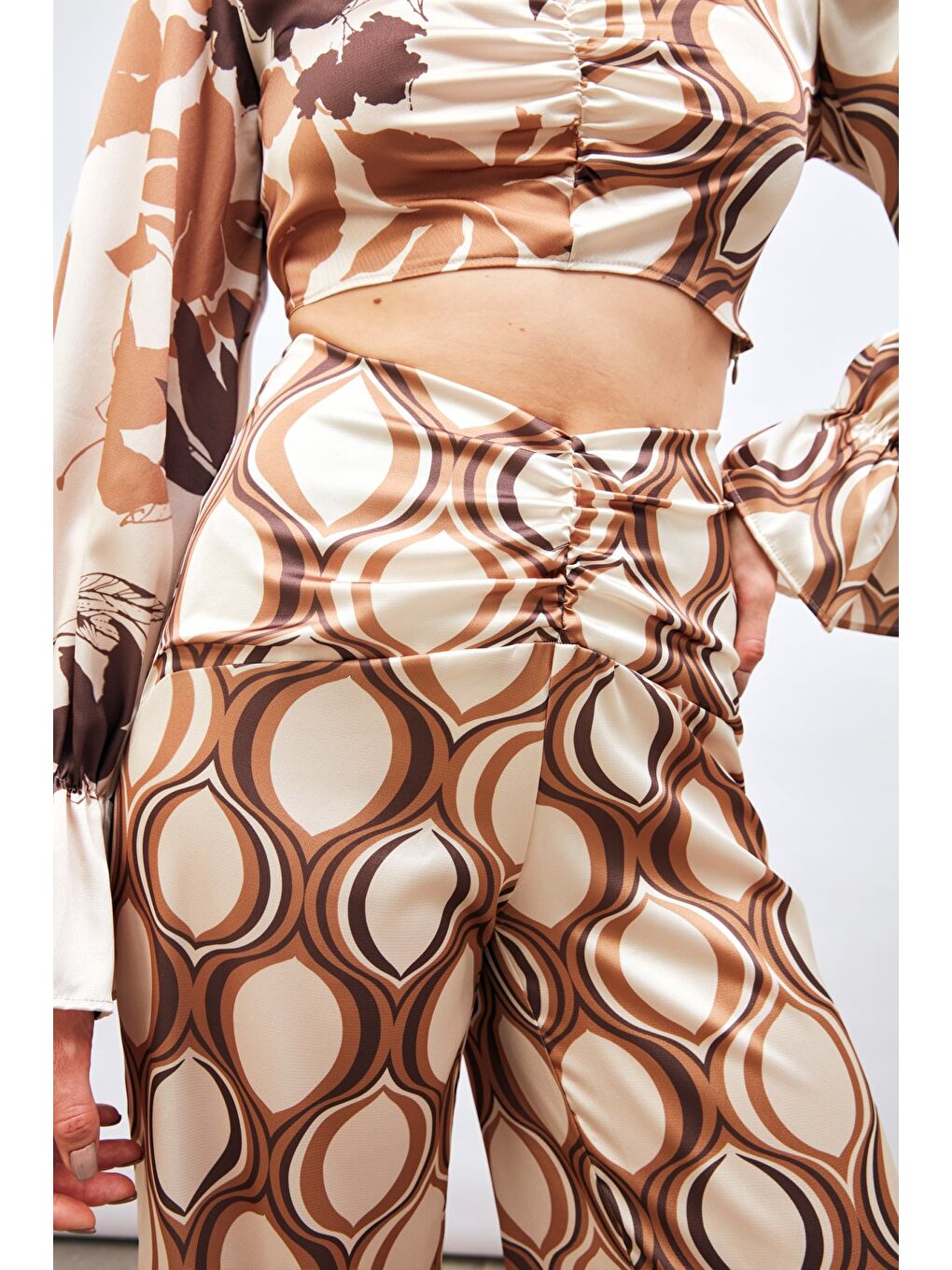 Kahverengi Ön Büzgülü Desenli Salaş Pantolon - Camel-5