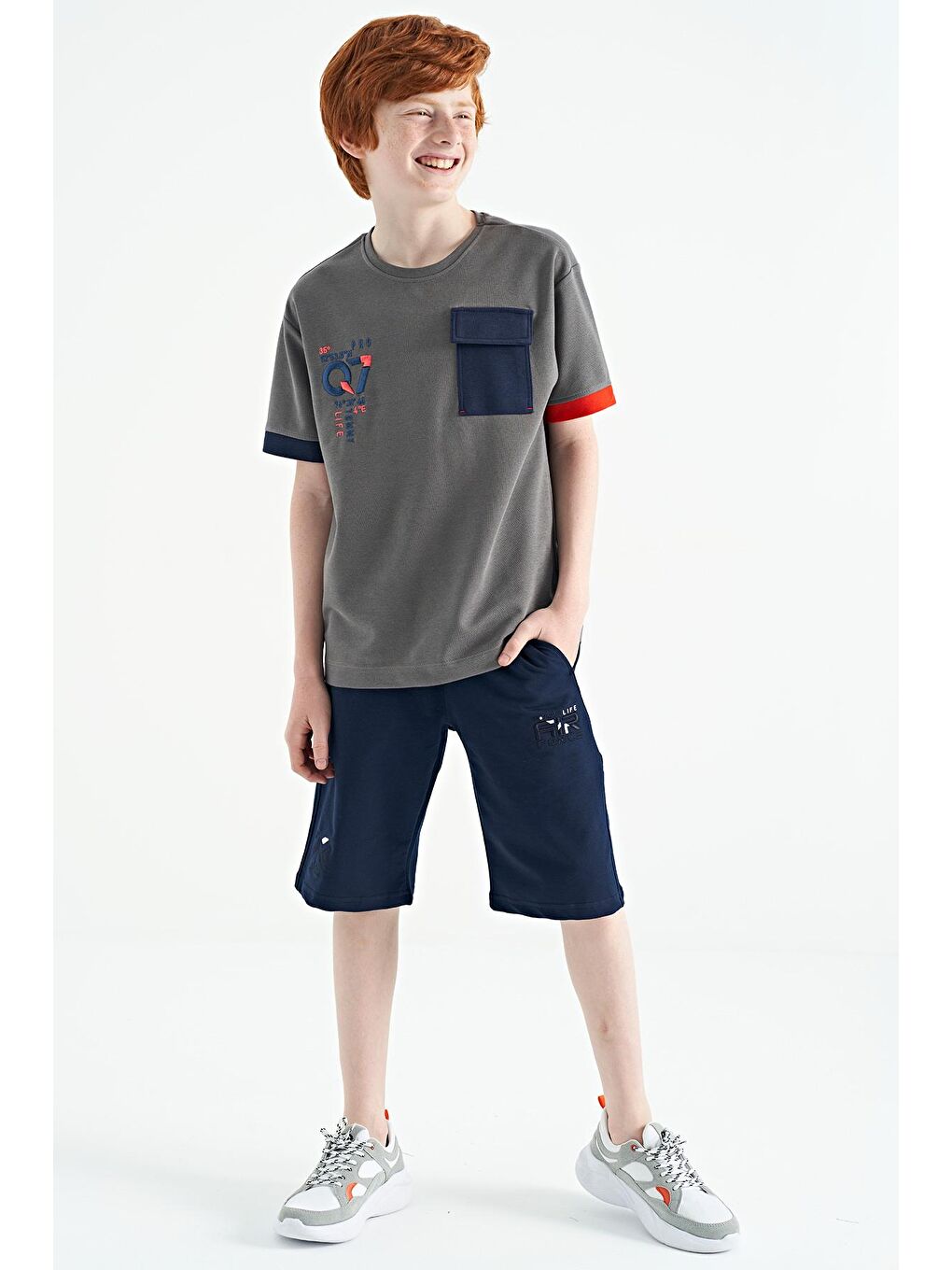 TOMMYLIFE Koyu Gri O Yaka Oversize Cep Detaylı Erkek Çocuk T-Shirt - 11152 - 3