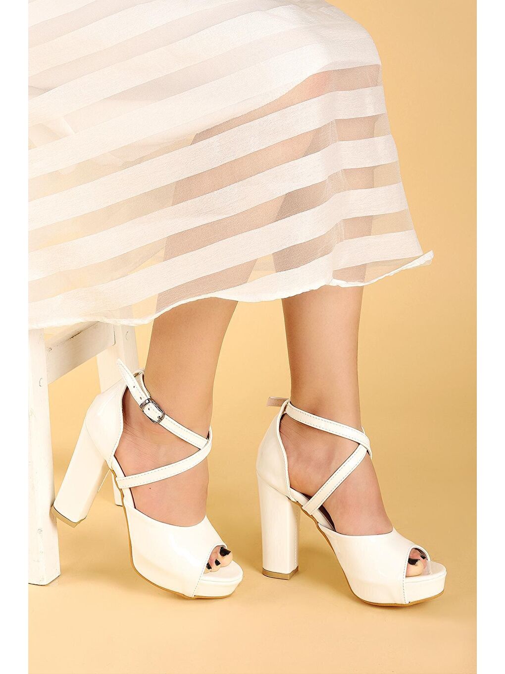 Beyaz Rugan Abiye 11 Cm Platform Topuklu Kadın Sandalet 3210-2058-1