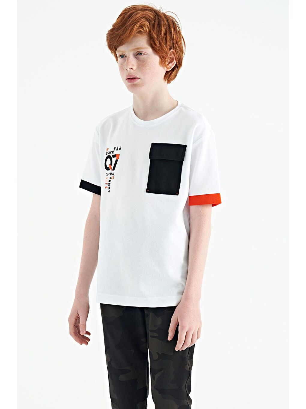 TOMMYLIFE Beyaz O Yaka Oversize Cep Detaylı Erkek Çocuk T-Shirt - 11152