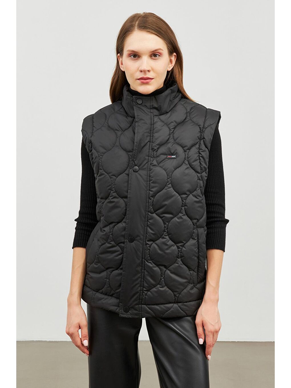 Siyah Kadın Soğan Desen Kapitone  Yelek BKY-3000