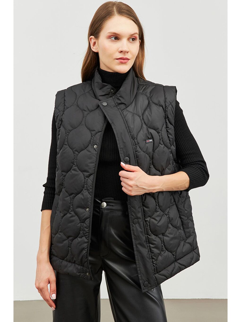 Siyah Kadın Soğan Desen Kapitone  Yelek BKY-3000-2