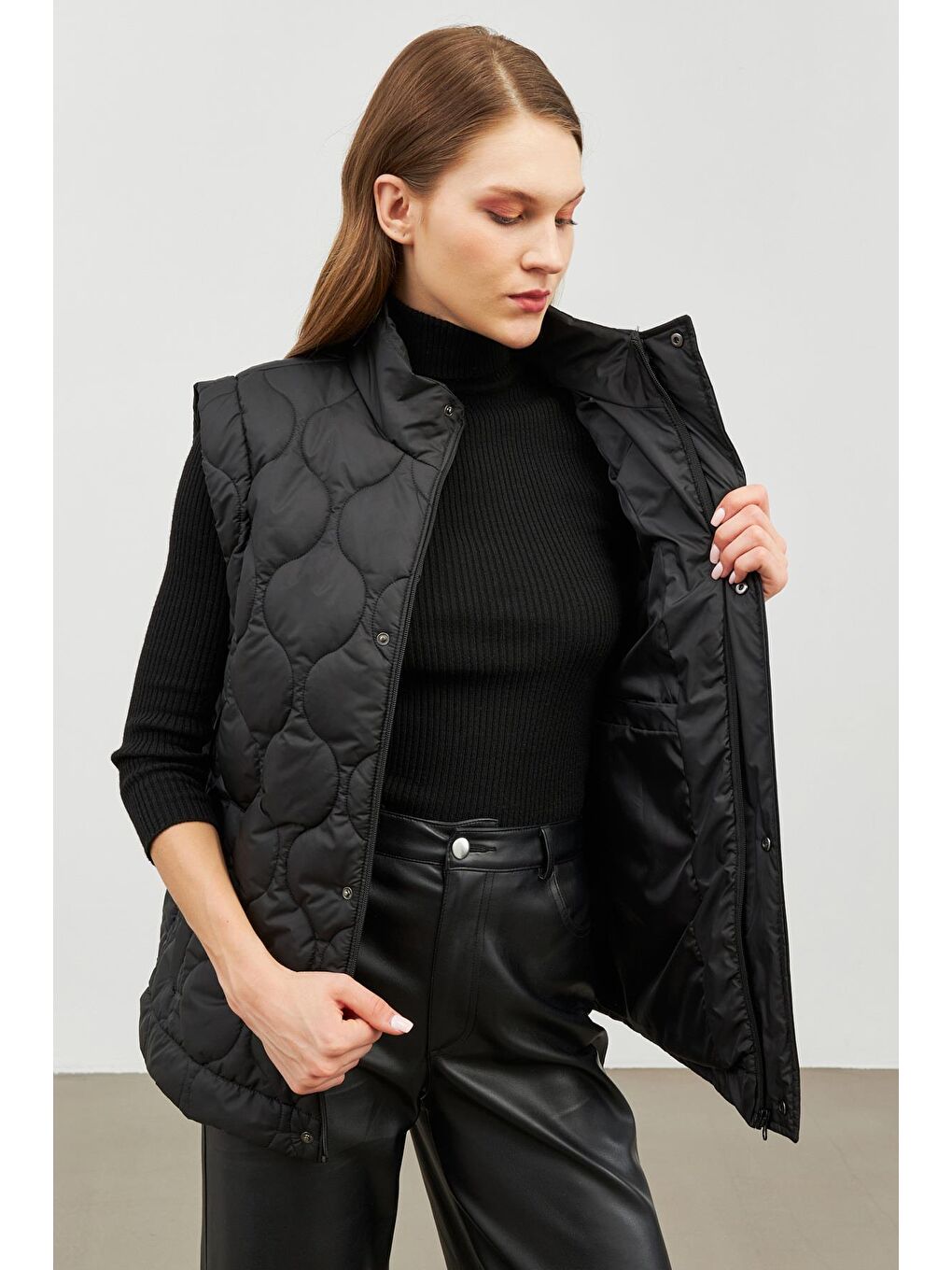 Siyah Kadın Soğan Desen Kapitone  Yelek BKY-3000-3