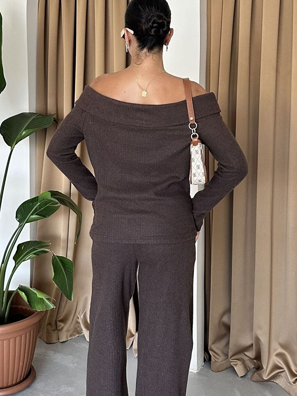 Kadın Kahverengi Selanik Kumaş Madonna Yaka Alt Üst Pantolonlu Takım-1