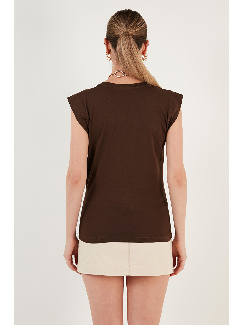 Lela Kahverengi % 100 Pamuklu Bisiklet Yaka Kolsuz T Shirt Kadın T Shirt 5864019 - 5