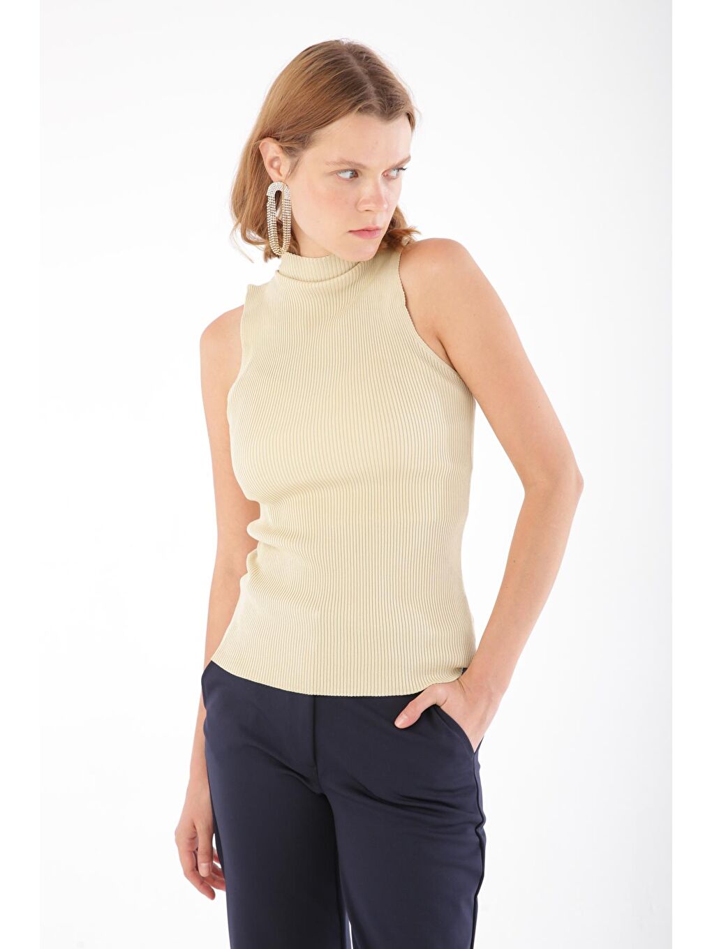 Ekru Krem İnce Triko Kolsuz Bluz