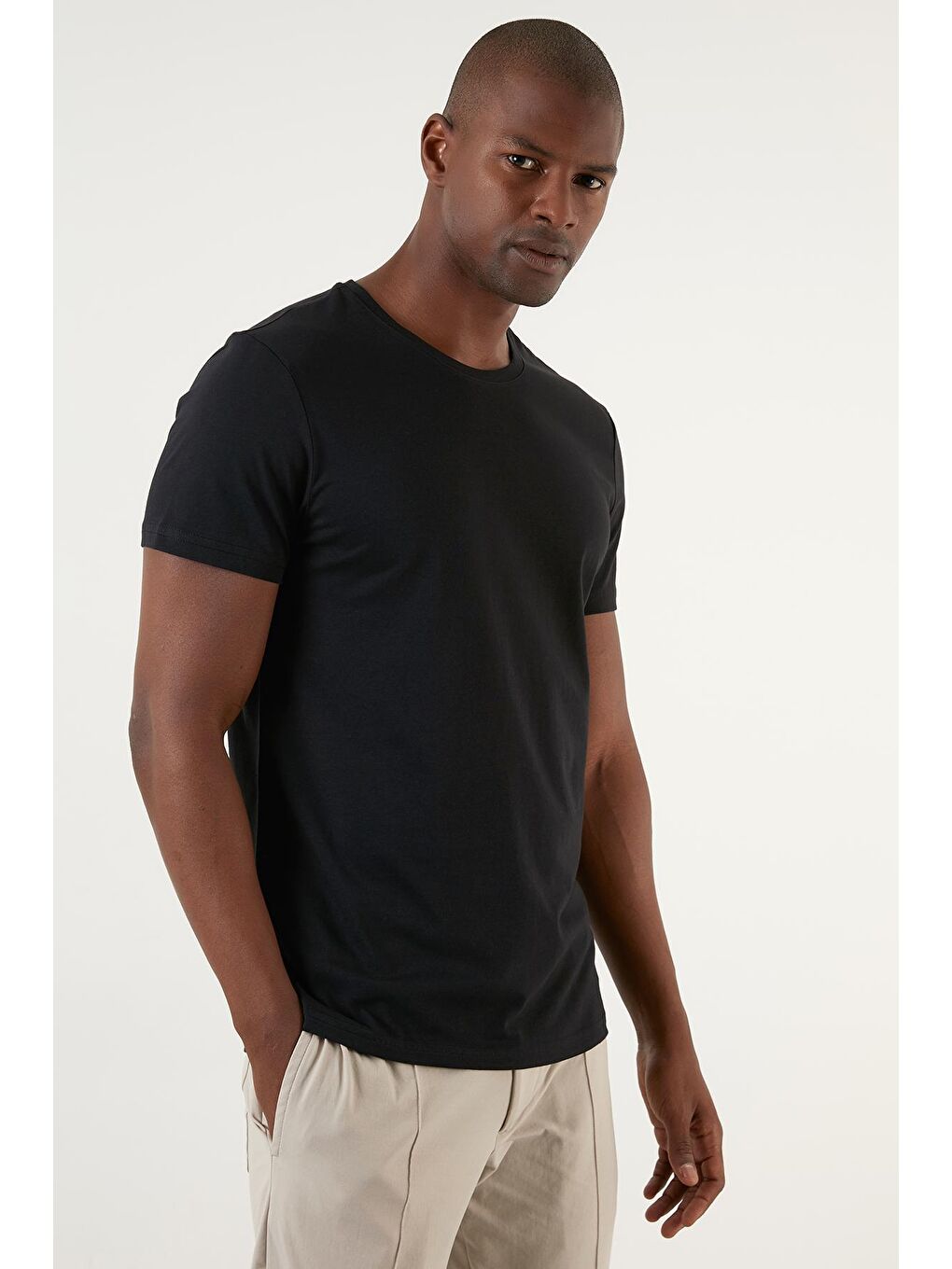 Siyah Regular Fit Bisiklet Yaka %100 Pamuk Basic Tişört 5902020-1